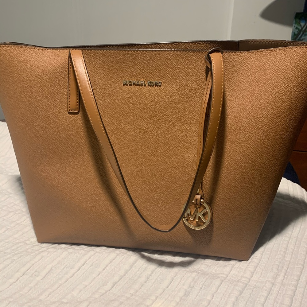 MK Large tote with detachable zip pouch
